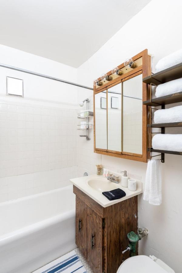 Economy 2Br Apartment B2 Милуоки Экстерьер фото
